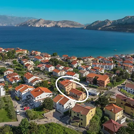 Emil With Balcony 아파트