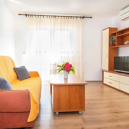 Emil With Balcony 아파트 바슈카