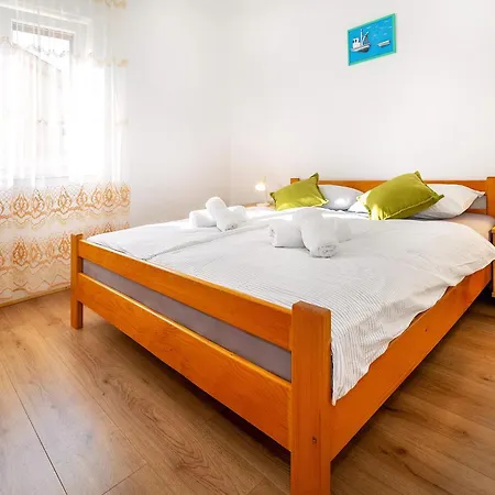 Emil With Balcony Apartmán