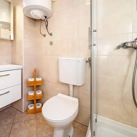 Emil With Balcony 아파트