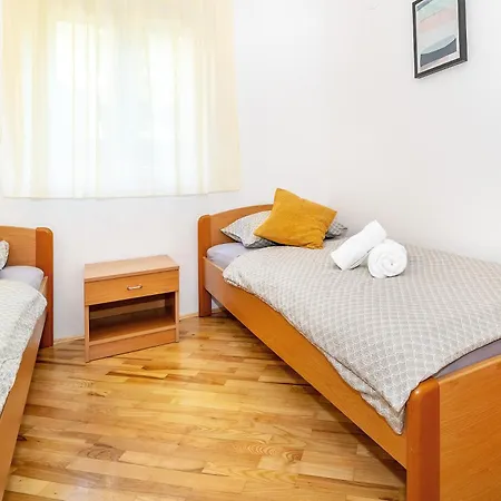 Emil With Balcony Apartmán Baška