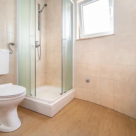 Emil With Balcony 아파트 바슈카