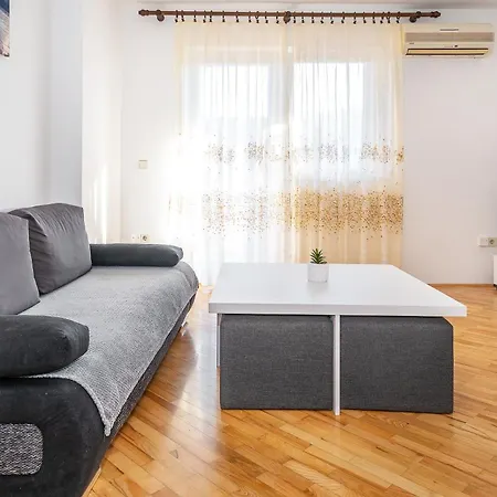 아파트 Emil With Balcony *