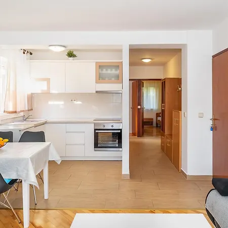 Emil With Balcony 바슈카