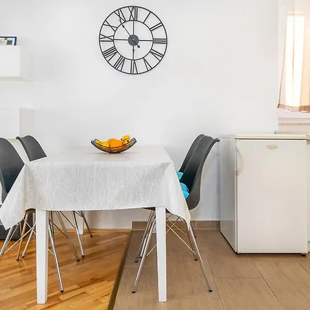 아파트 Emil With Balcony *