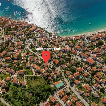 Emil With Balcony Apartmán *