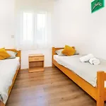 Apartamento Emil With Balcony Baška