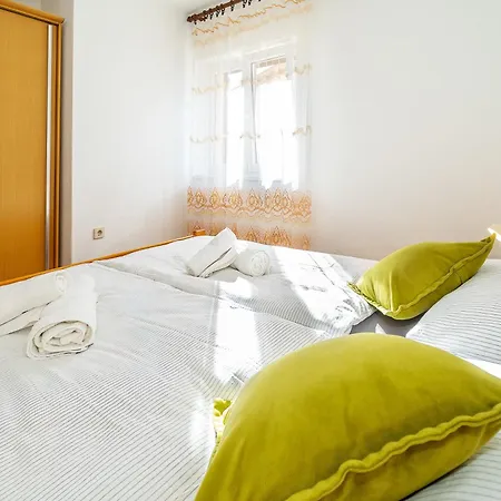 Emil With Balcony Apartman *