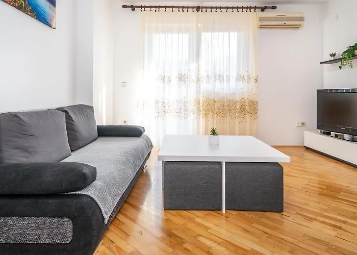 Apartament Emil With Balcony *